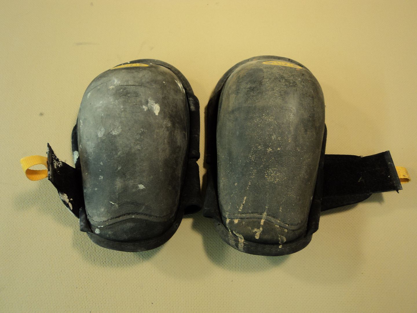 AWP Knee Pads Gel Zone Black/Yellow Velcro Straps eBay